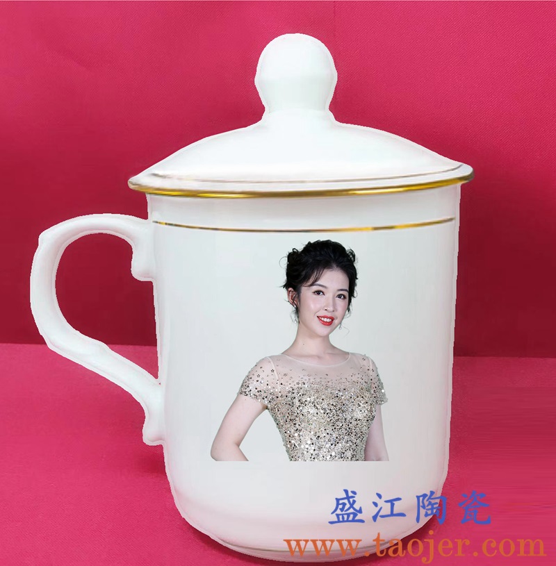 盛江陶瓷为亚洲电缆-珠江电缆公司定制陶瓷会议杯，杯正面是形象大使，杯子容量为420ml