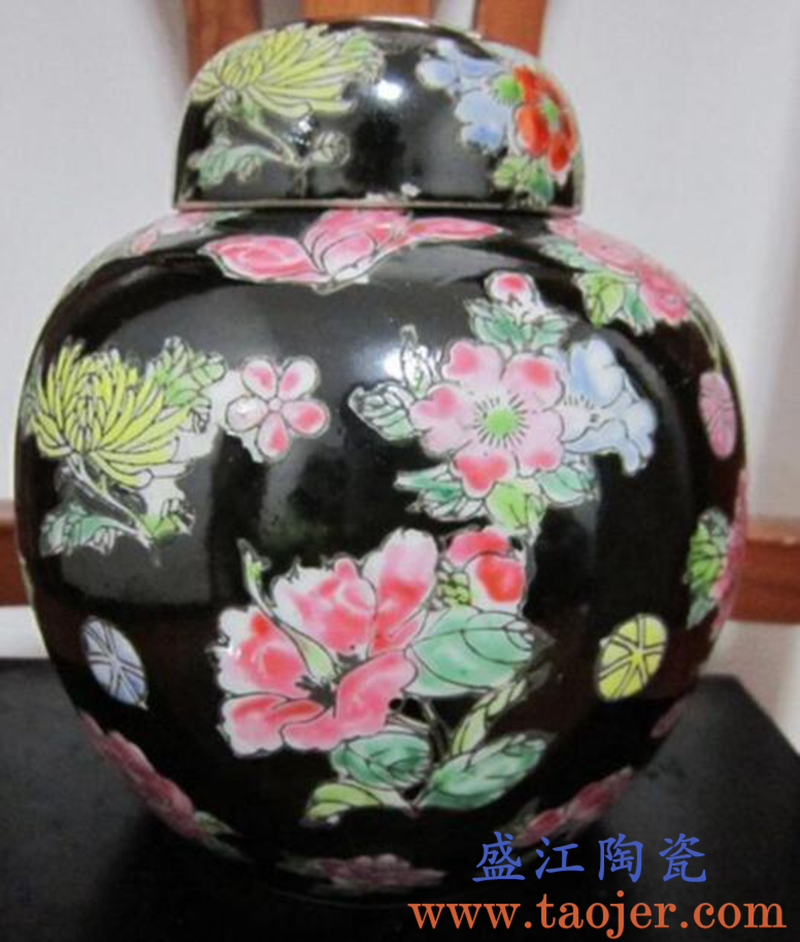 上图：景德镇艺术瓷厂手绘黑底万花宝珠坛 购买请点击图片
