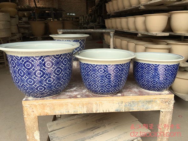 上图：盛江陶瓷定制手工青花贴花三件套圆形花盆园艺多肉种植花盆 购买请点击图片
